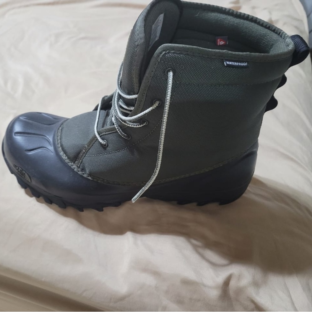 North face snow boots, they are brand new and never use